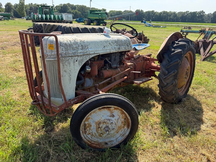 ford-tractor-image-1