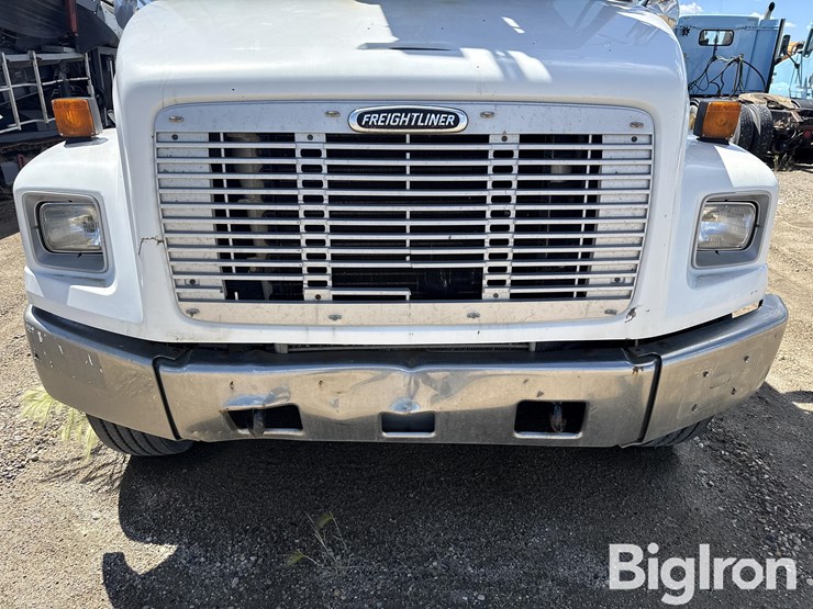 2003-freightliner-fl70-image-12