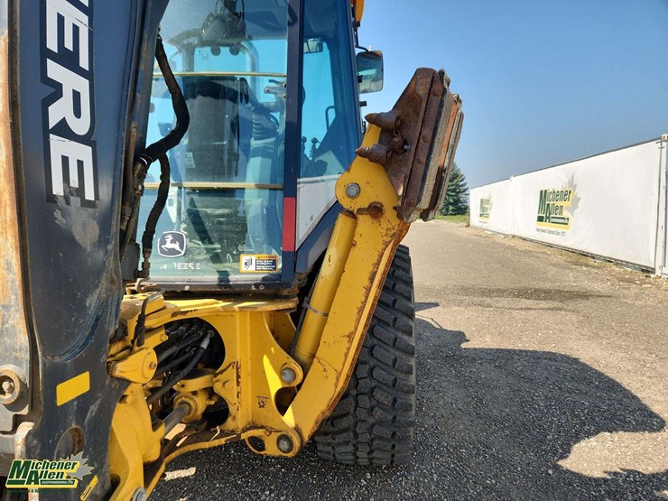 deere-410l-image-30
