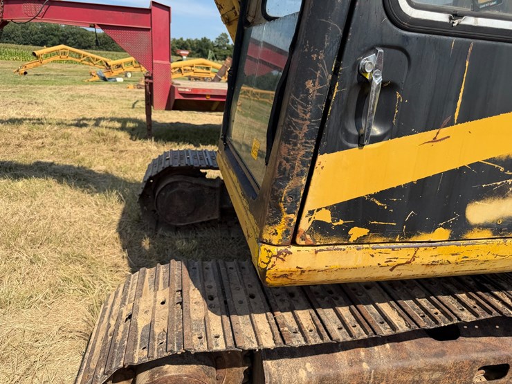 caterpillar-307-image-32