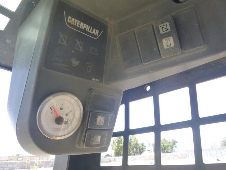 2012-caterpillar-226b3-image-19