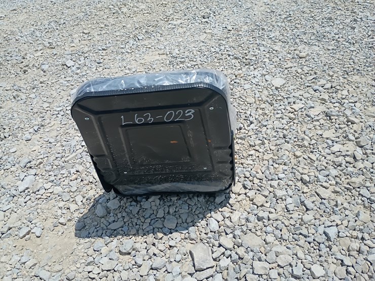 #l63-023-•-mini-equipment-seat-image-3