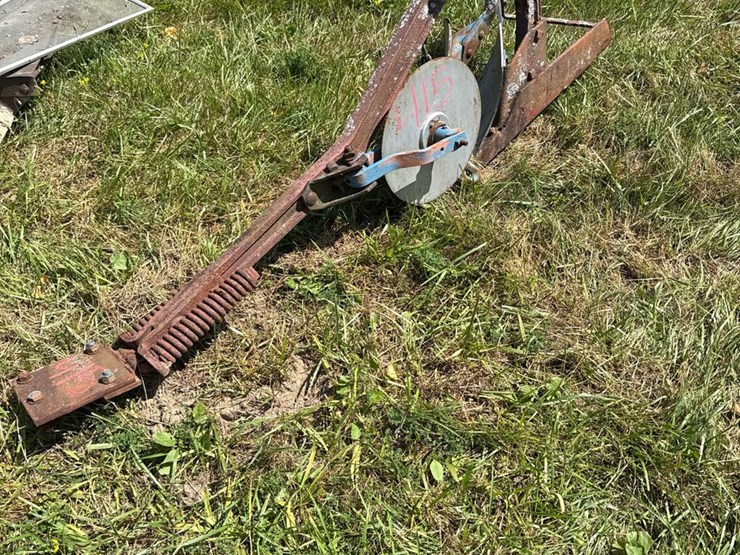 #415-•-single-bottom-plow-image-1