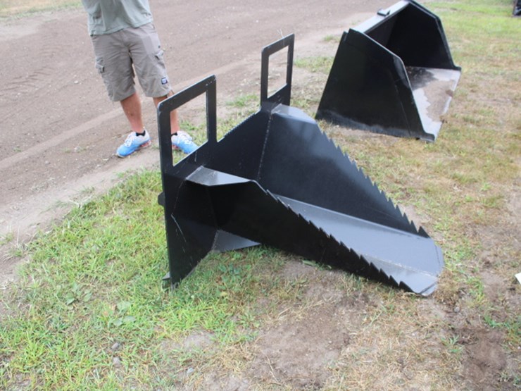 #7977-•-40-in-spade-bucket-image-2