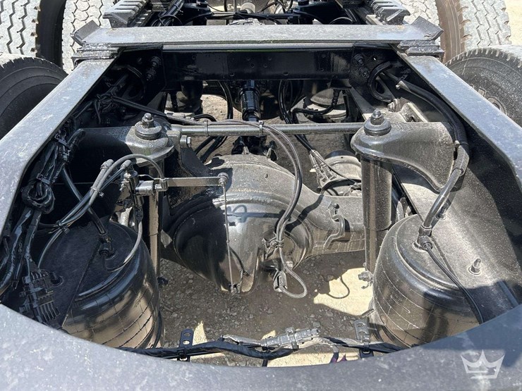 2020-peterbilt-389-image-28