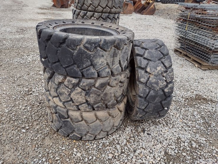 (4)-traxter-33x12-18-ss-tires-(qea-4756)-image-1