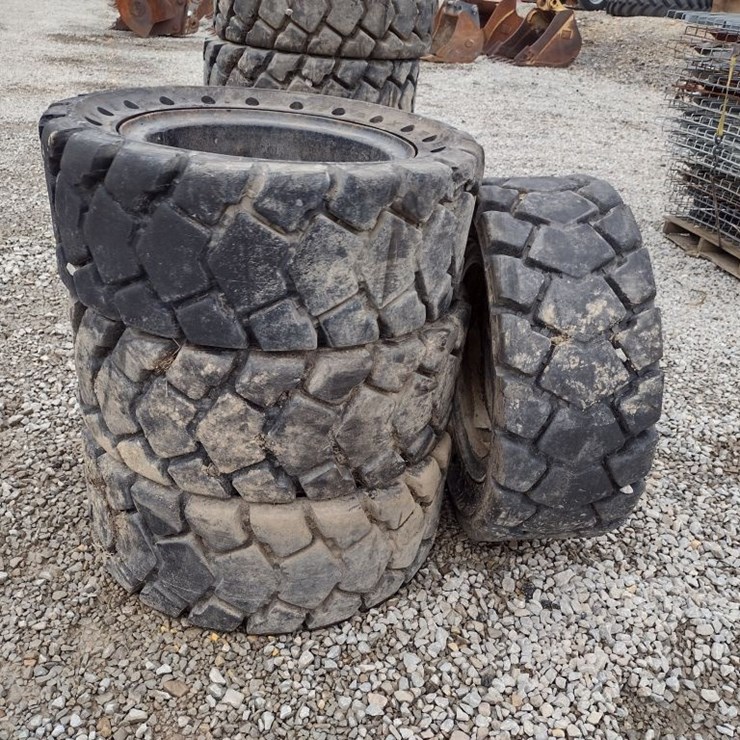 (4) Traxter 33x12-18 SS Tires (QEA 4756)
