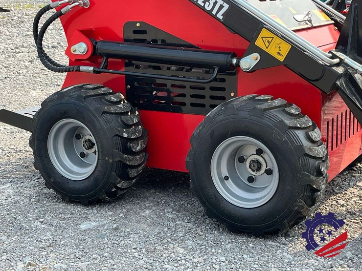 unused-2026-future-ft-323tz-skid-steer-loader-mini-skid-steer-image-8
