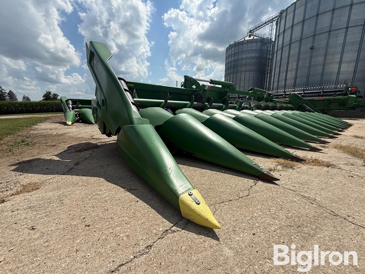2022-john-deere-c12f-image-3