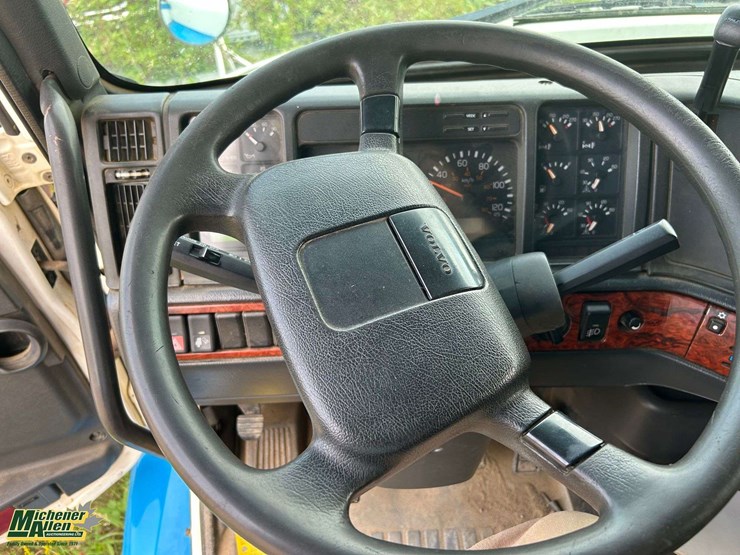 1998-volvo-vn-image-16