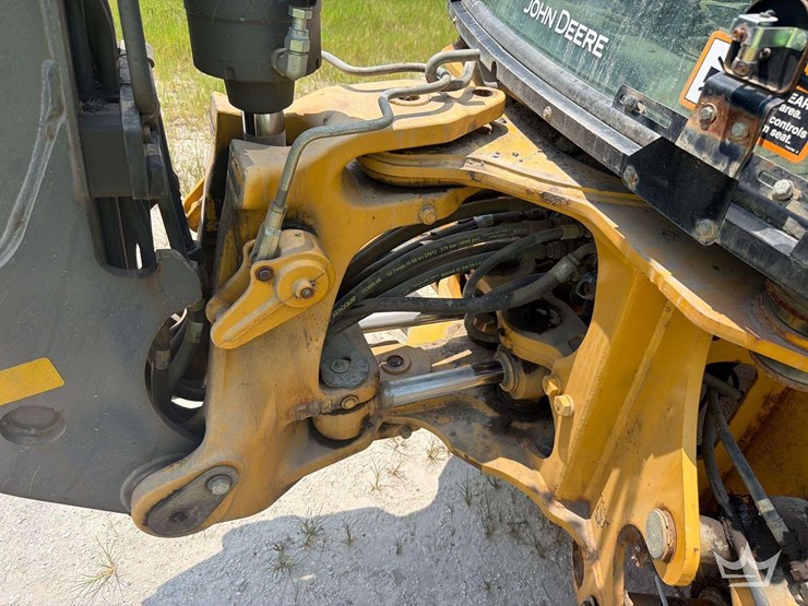 2017-deere-310l-image-25