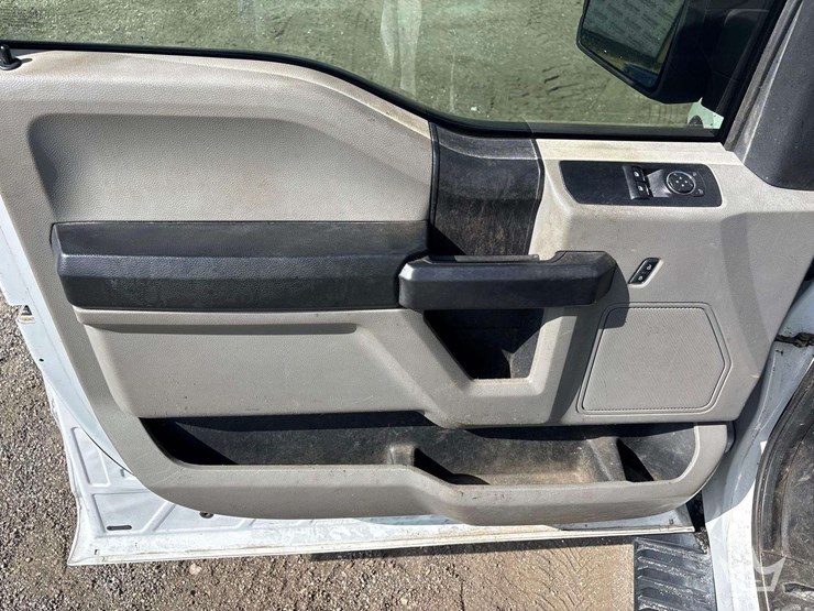 2017-ford-f150-image-14