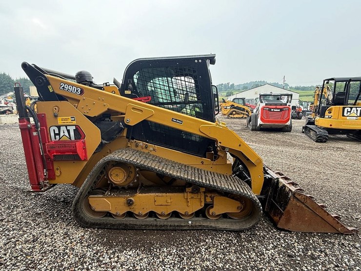 2020-caterpillar-299d3-image-5
