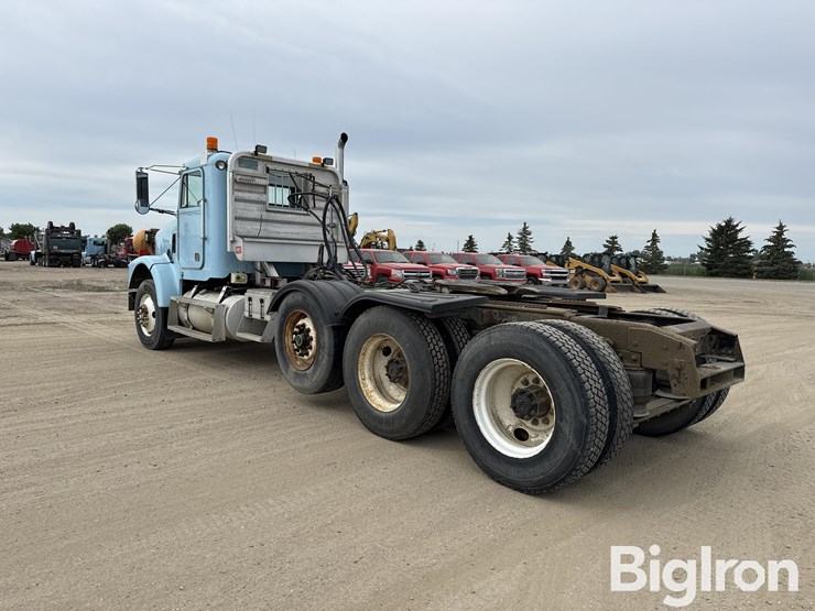 2000-freightliner-fld120sd-tri/a-day-cab-truck-tractor-w/wet-kit-image-7