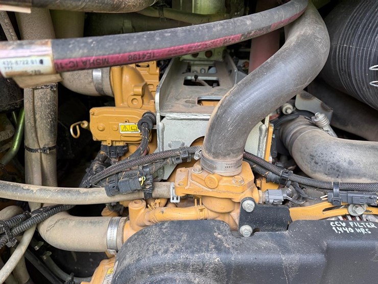 2020-caterpillar-299d3-image-16
