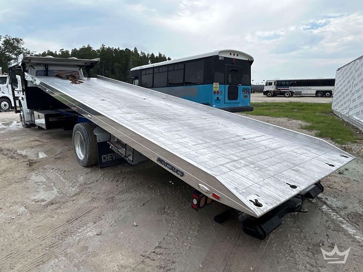 2020-freightliner-m2-106-image-4