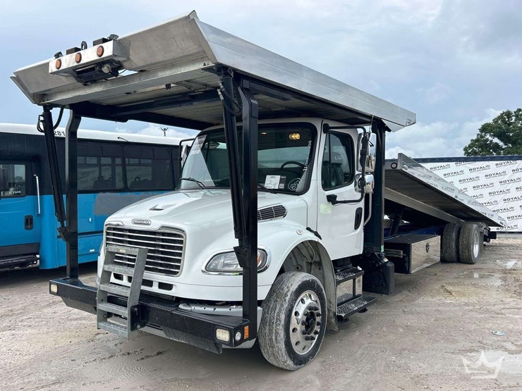 2020-freightliner-m2-106-image-1