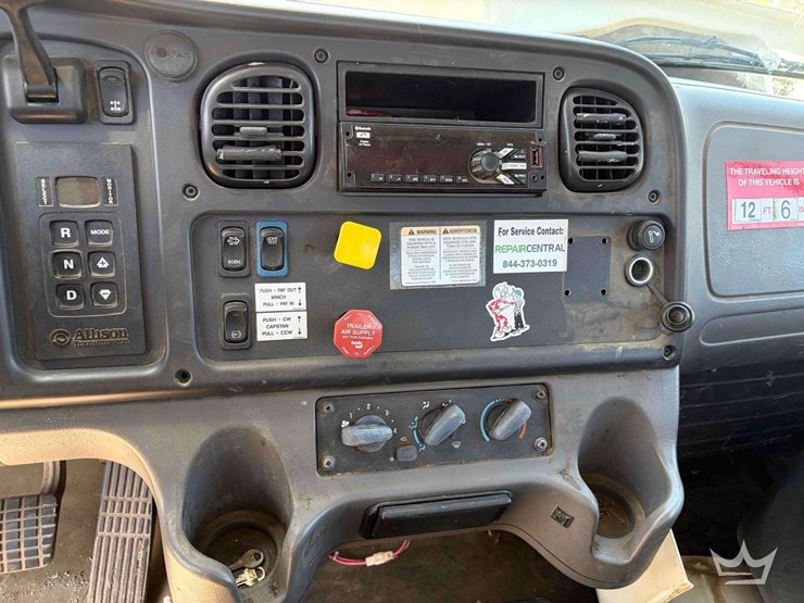 2018-freightliner-m2-106-image-14