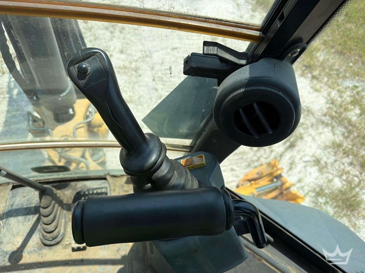 2017-deere-310l-image-13