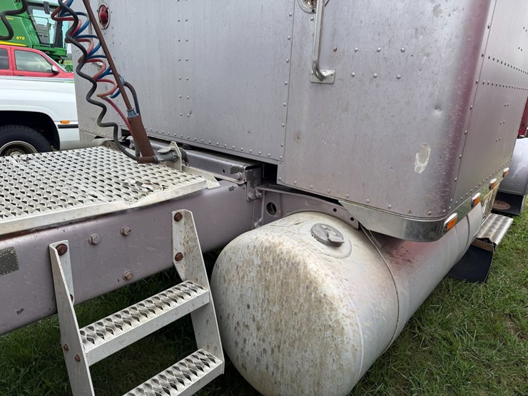 1989-peterbilt-379-image-52