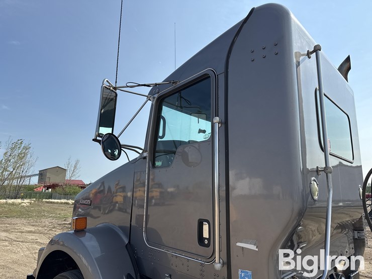 2013-kenworth-t800-image-12