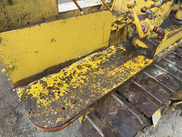 caterpillar-fifteen-image-27