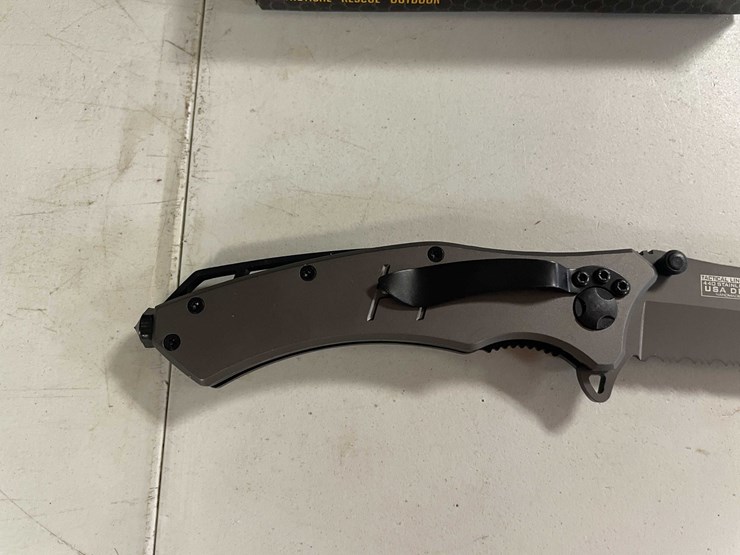 #10819-•-tactical-drop-point-serrated-lock-back-knife-image-5