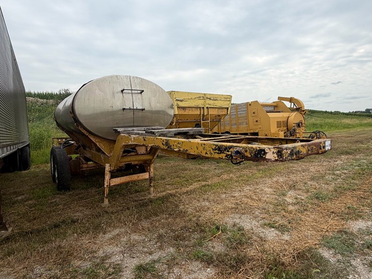 pull-type-tank-trailer-2000-gallon-image-3