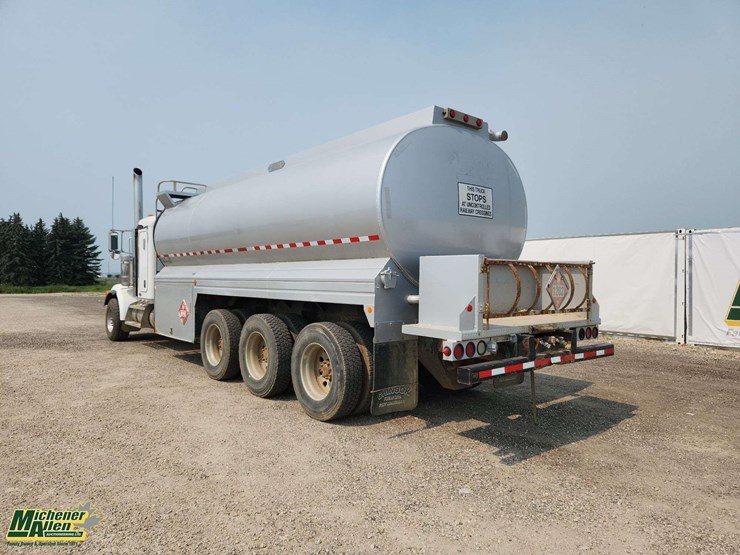 2006-peterbilt-378-image-3