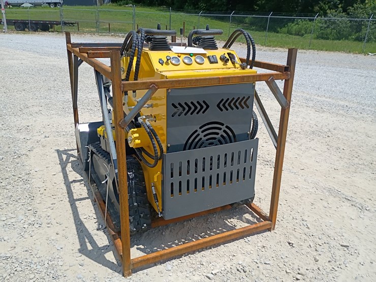 #l63-003-•-2026-zjg-380-mini-skid-steer-image-2