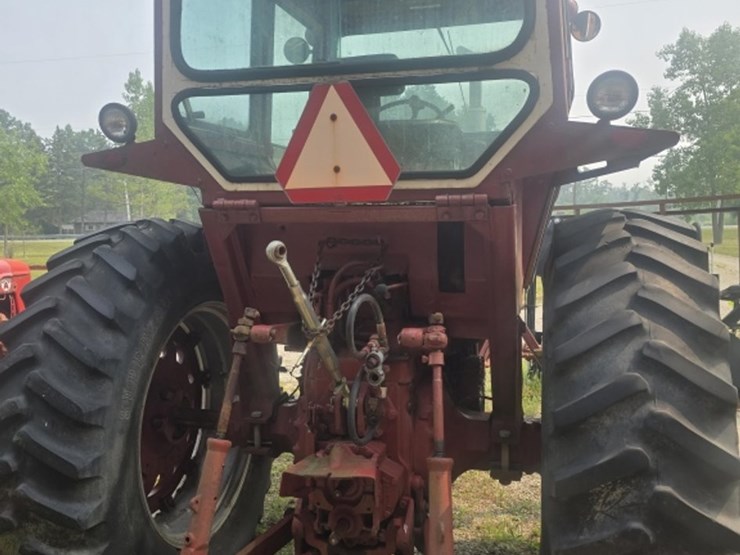#21-•-farmall-806-image-5