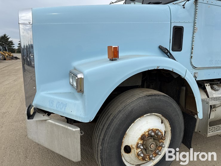 2000-freightliner-fld120sd-tri/a-day-cab-truck-tractor-w/wet-kit-image-9