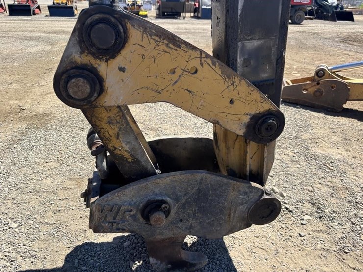 caterpillar-420d-image-19