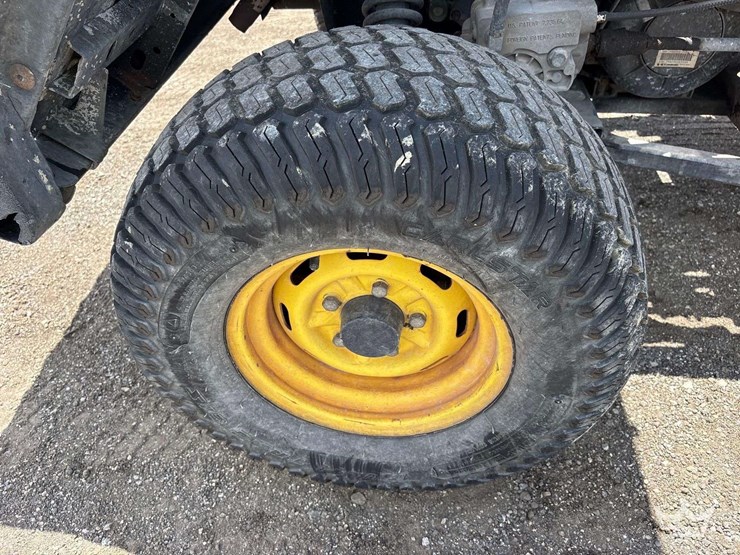 2013-john-deere-gator-image-12