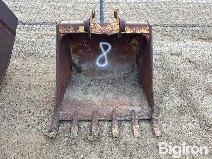 caterpillar-backhoe-bucket-image-2