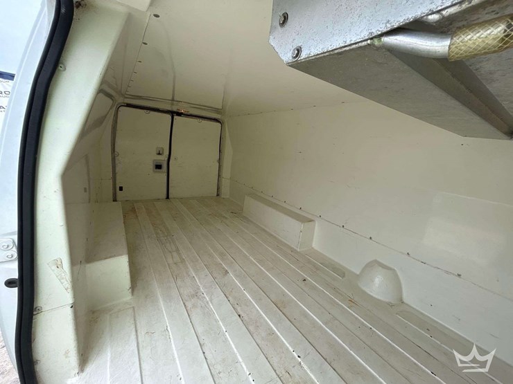 2012-ford-cargo-image-11