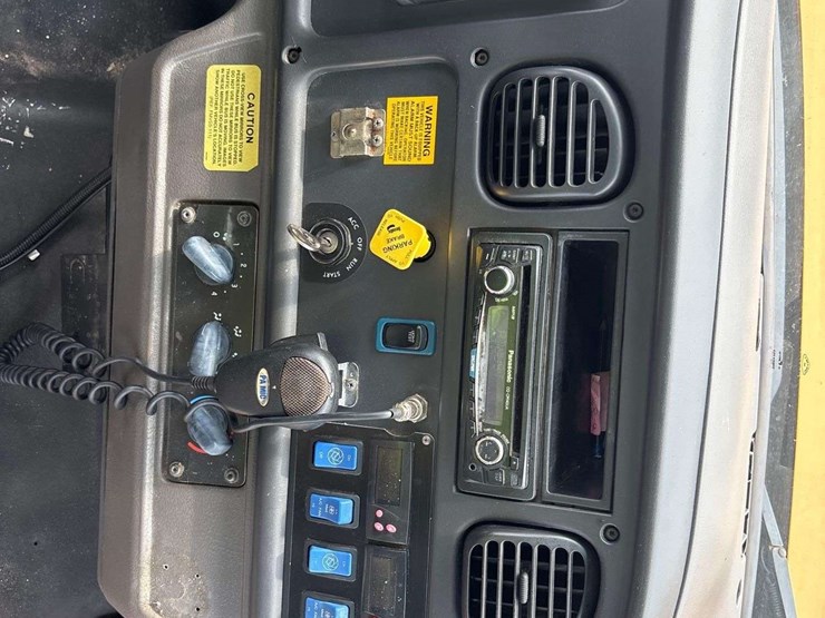 2016-freightliner-b2-image-14