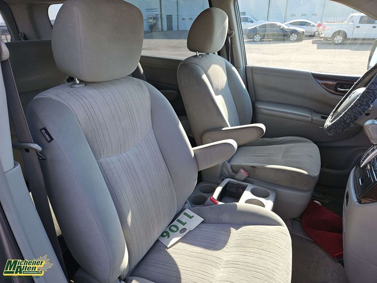 2013-nissan-quest-image-19