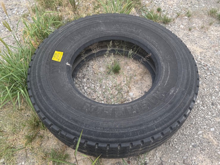#9733-•-12r22.5-tire-inv#-9733-image-3