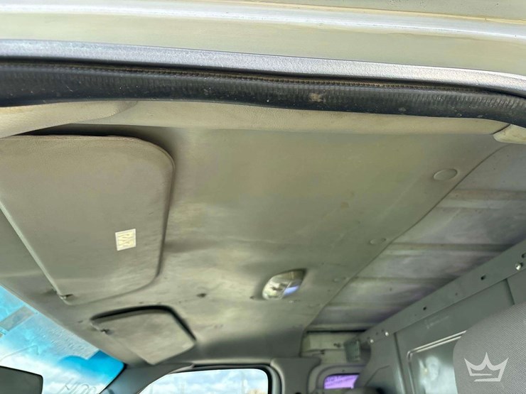 2014-ford-cargo-image-18