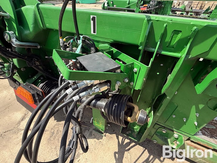 2022-john-deere-c12f-image-11