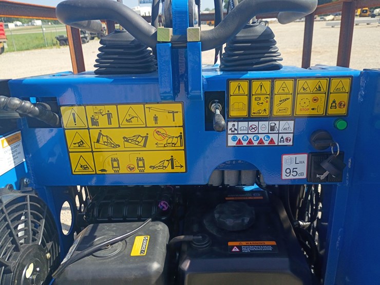 #l66-010-•-2026-agt-mx-mrw14-mini-skid-steer-image-14