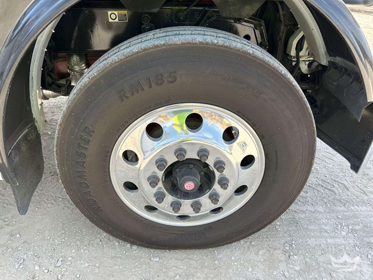 2020-peterbilt-389-image-34