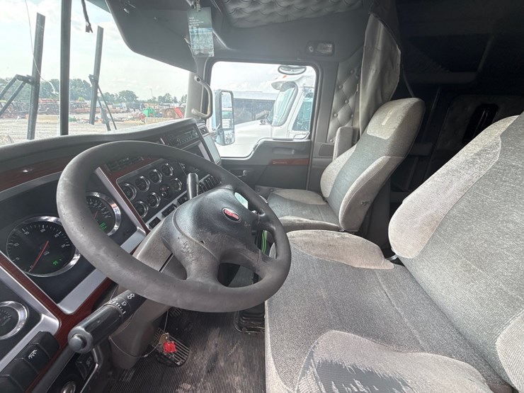 2007-kenworth-t600-image-32