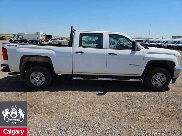 2015-gmc-sierra-2500hd-image-6