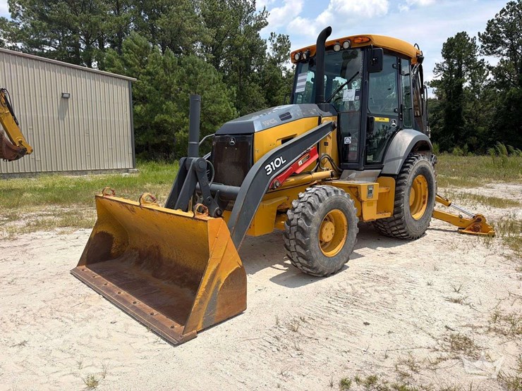 2017-deere-310l-image-1