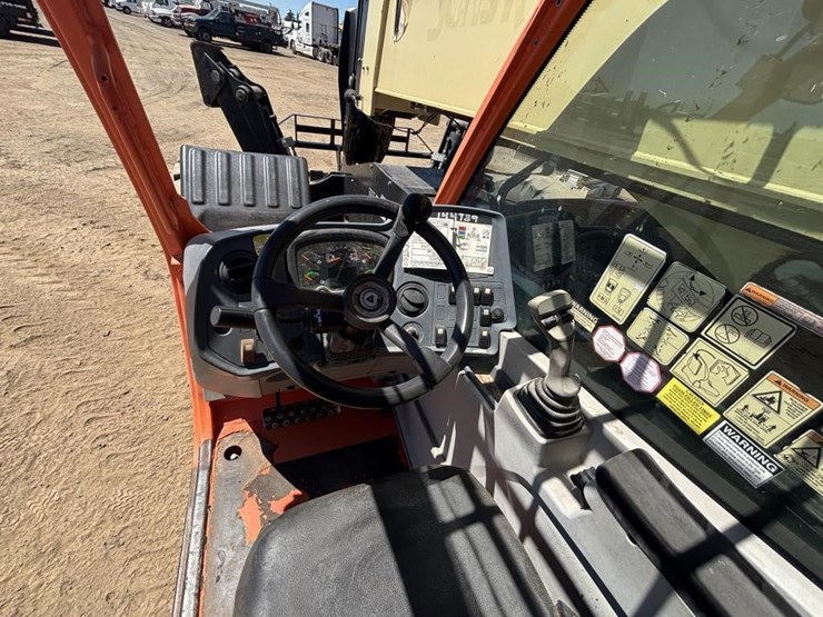 2015-jlg-1255-image-31