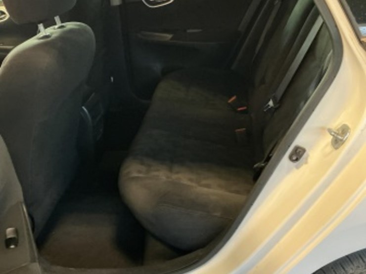 2013-nissan-sentra-sdn-image-23