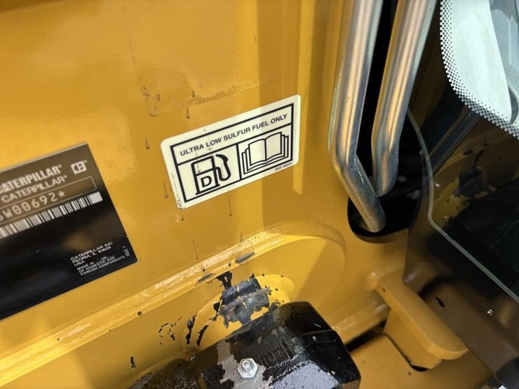 2022-caterpillar-430-image-51