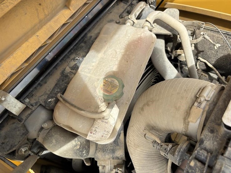 2022-caterpillar-430-image-53